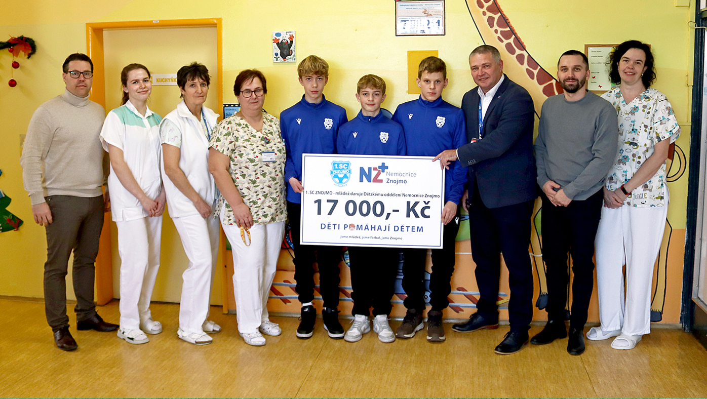 Mládež předala Dětskému oddělení Nemocnice Znojmo šek na 17 000 korun